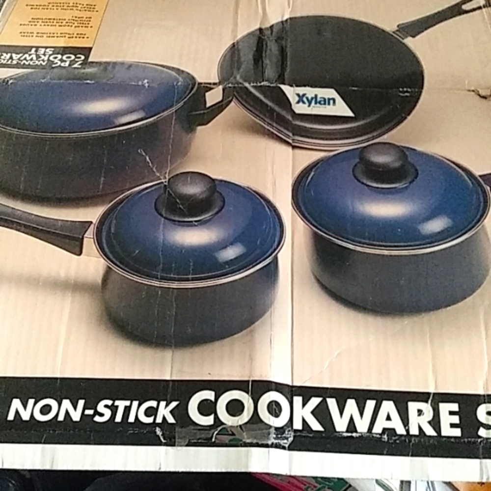 Unused Cookware 7 pc Set Blue
